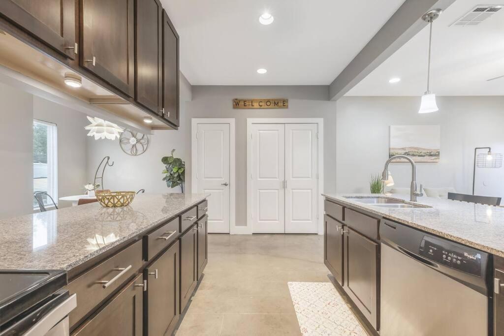 Cozy 2 Bed Townhome Near The Hospital 라파예트 외부 사진