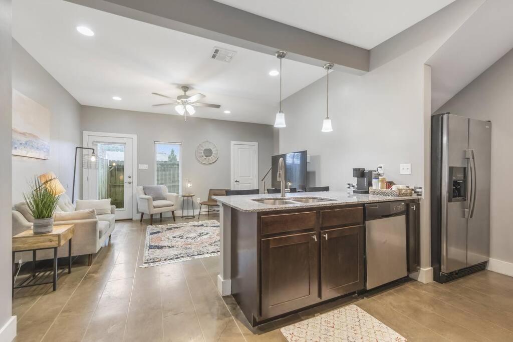 Cozy 2 Bed Townhome Near The Hospital 라파예트 외부 사진
