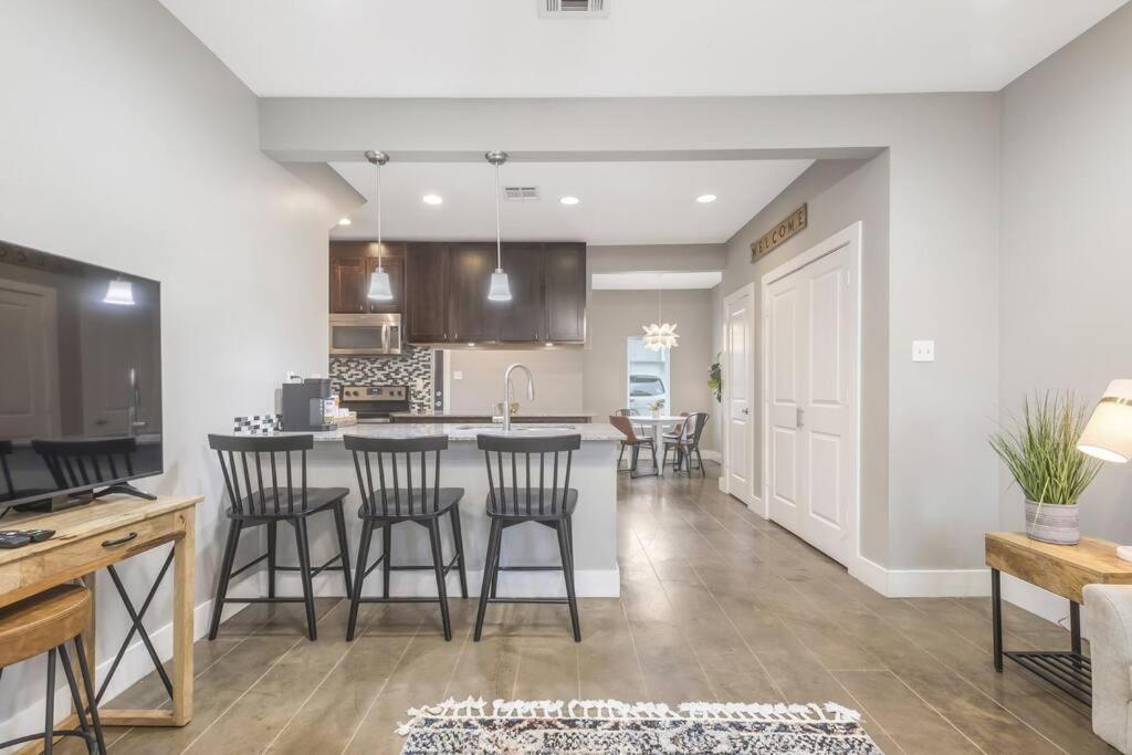 Cozy 2 Bed Townhome Near The Hospital 라파예트 외부 사진