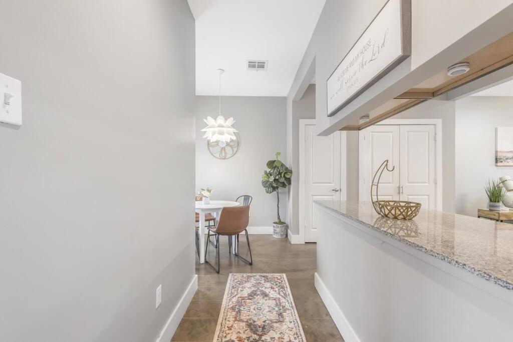 Cozy 2 Bed Townhome Near The Hospital 라파예트 외부 사진