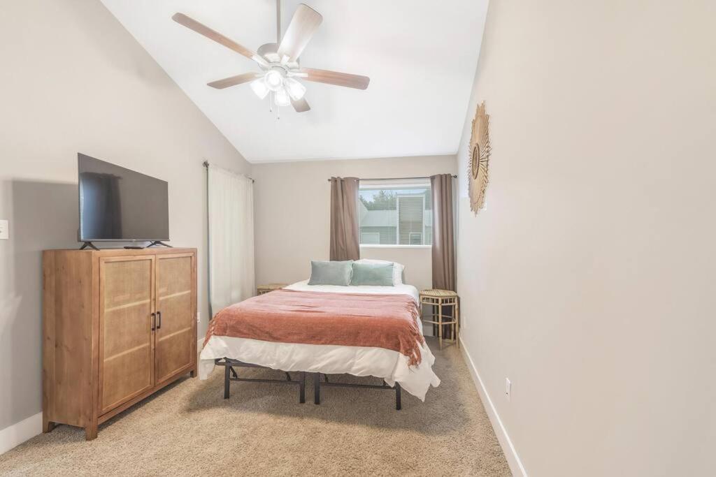 Cozy 2 Bed Townhome Near The Hospital 라파예트 외부 사진
