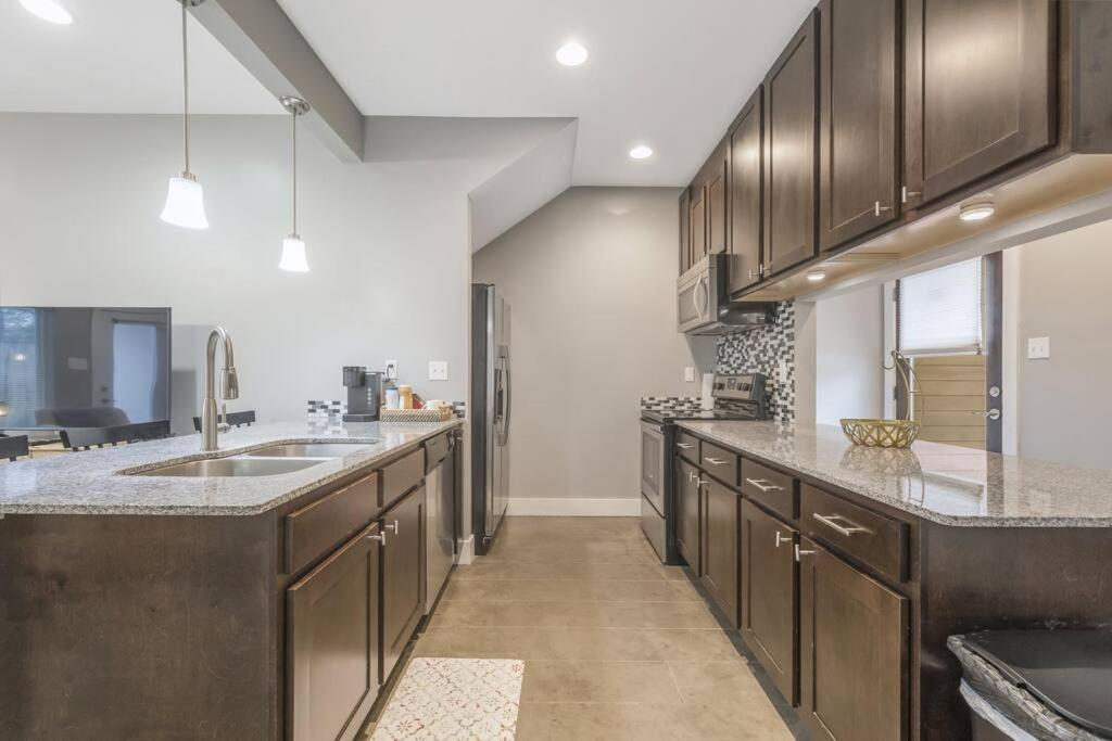 Cozy 2 Bed Townhome Near The Hospital 라파예트 외부 사진